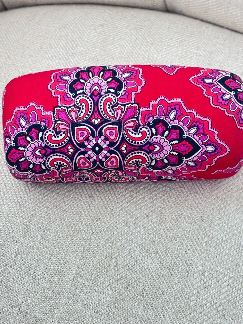 Peepers Weekender Marble Polarized Sunglasses PLUS Vera Bradley Case